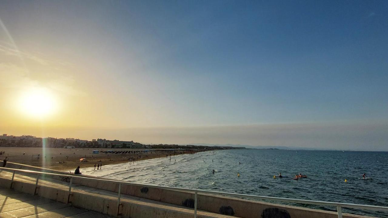 Autentico Velero En Valencia Exterior photo